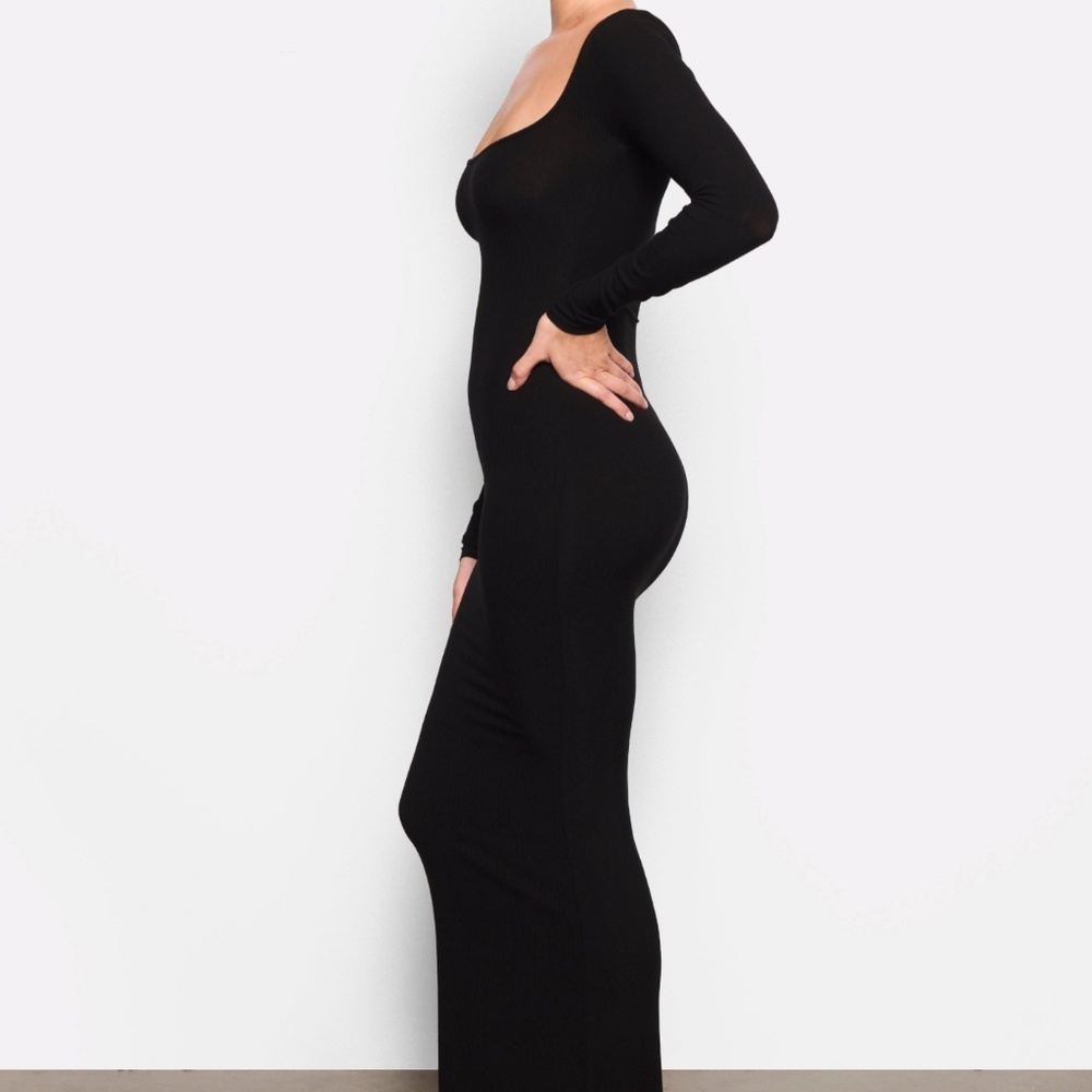 NWT Skims Long Sleeved, Maxi Dress with Deep Square Neckline Color Black Size 2x - Picture 2 of 11